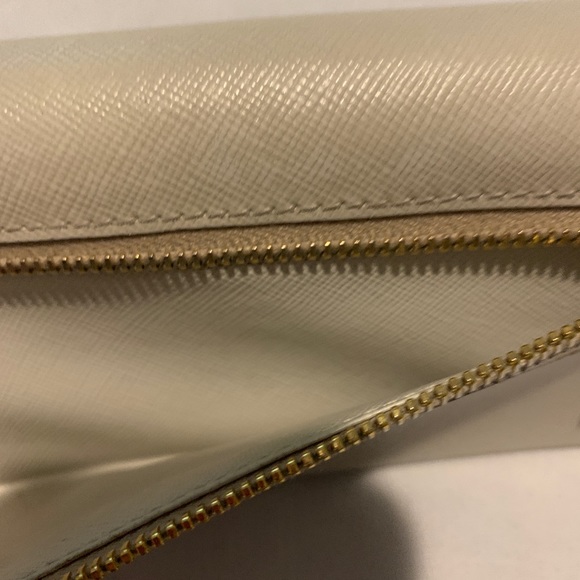 Genuine Prada bow tie wallet with authentication - Picture 5 of 16